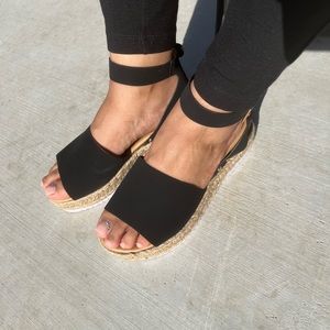 Women black wedges platforms